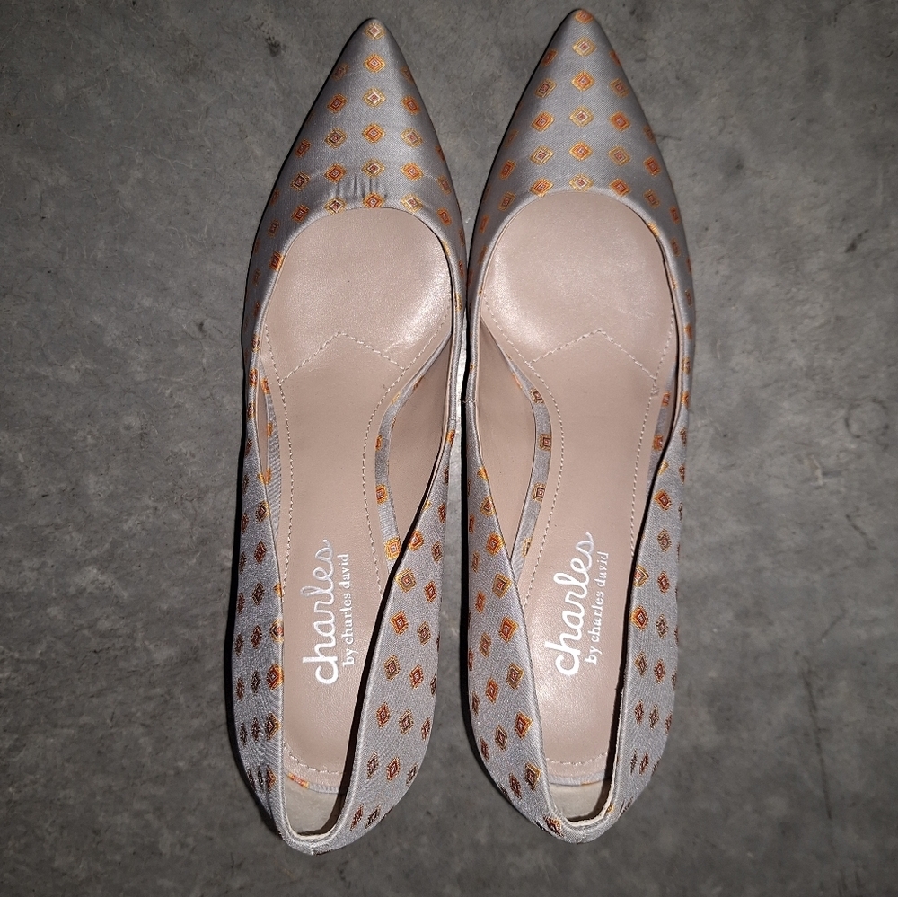 Charles David Gray Pointed-Toe Heels with Gold Diamond Pattern